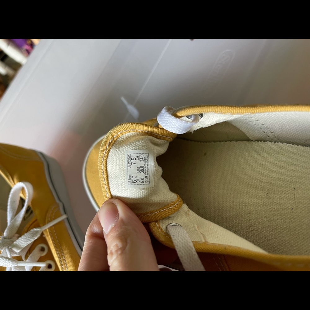 Vans - Picture 2 of 2